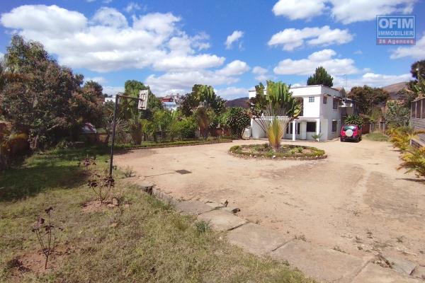Une grande propriété de 2 920 M2 à Bongatsara Amboanjobe- Antananarivo