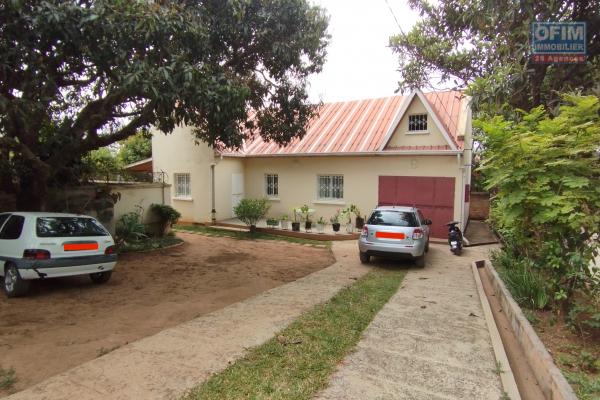 Villa F8 sur 723 m2 de terrain à étage à Antanetibe Ivato-Antananarivo