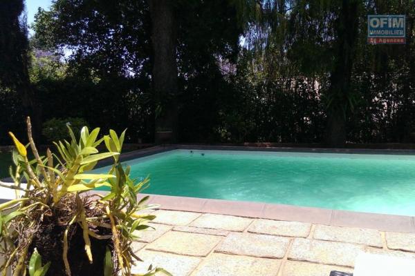 Villa avec piscine F5 dans un quartier résidentiel à Andohan'i Mandroseza- Antananarivo