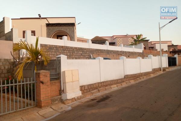 vente d'une villa F4 dans une résidence bien sécurisée à Manazary à moins de 10mn d'Ambatobe