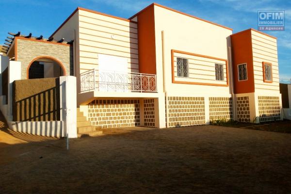 location charmante villa F4 dans une résidence sécurisée à moins de 10mn D'Ambatobe