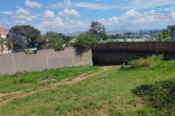 Beau terrain de 900 m2 avec une vue dégagée, quartier résidentiel à Tsiadana-Antananarivo