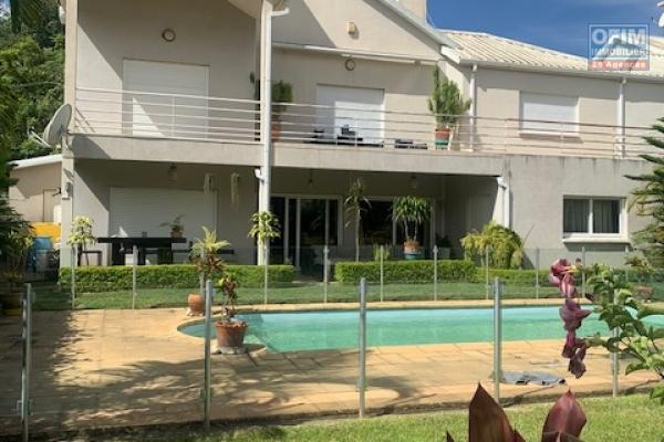 Une villa F6 meublée avec piscine dans une résidence sécurisée à Ambatobe