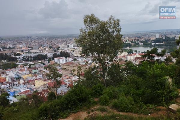 Beau terrain de 2 200 m2 avec une vue imprenable sur la Tanà à Fort Voyron- Atananarivo