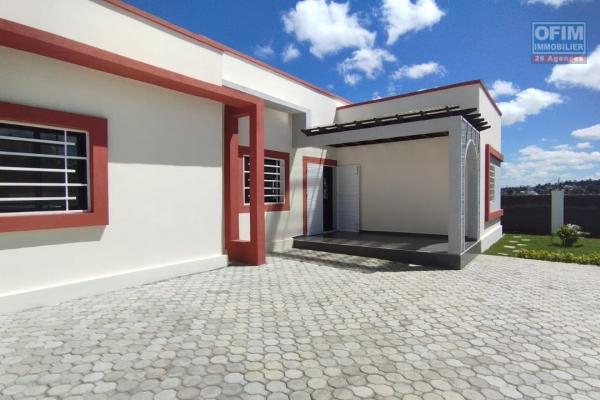 VENTE  villa F3 avec mezzanine  et jardin sur 394m2 de terrain dans une résidence sécurisée à moins de 10mn D'Ambatobe