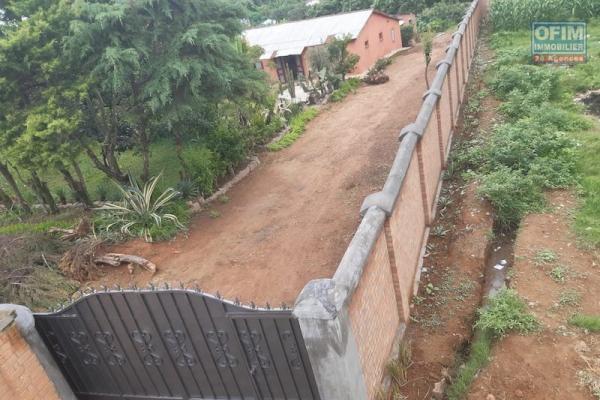 Exceptionnel beau terrain de 2625 M2 à vendre près de l'aéroport. Contact Mr Jacky