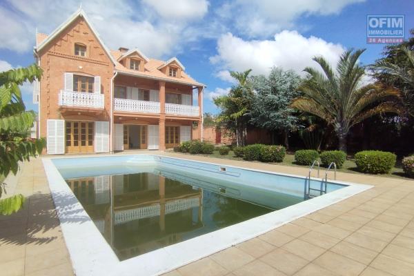 Belle villa traditionnelle F4 avec piscine à Ambohitrimanjaka-Antananarivo