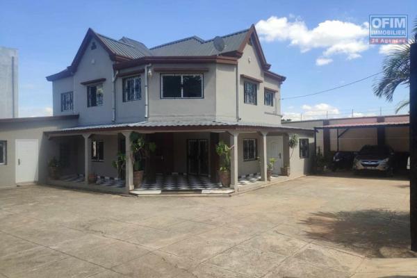 OFIM immobilier offre en vente une villa à étage F6 sur un terrain de 635m2 sur Androhibe Ambohitrarahaba dans une résidence surveillée 24/24.