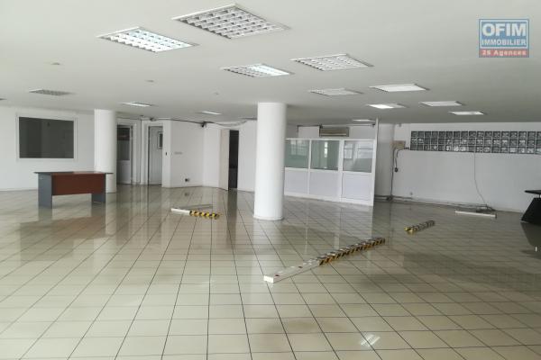 Des locaux professionnels s&eacute;curis&eacute; de 200m2 et 535m2 &agrave; Antanimena