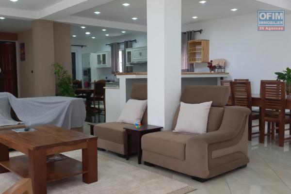 Une grande villa F7 à étage à By pass Alasora (CONTACT LALAINA 0340858376)
