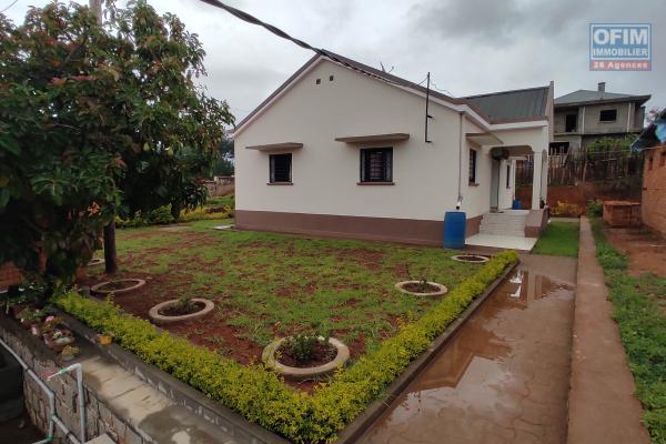 location d'une charmante villa F3 neuve meublée et équipée à Ilafy contact Francia 034 02 218 69