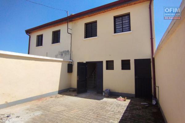 A vendre, maison neuve F4 plus terrain nu clôture de 330 m2 sur Anosy Avaratra- Antananarivo