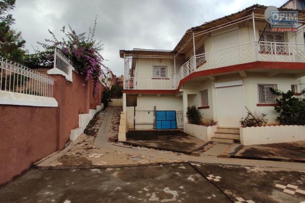 vente d'une maison de type F4 à ankaraobato andoharanofotsy