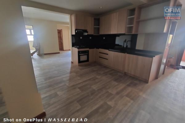À LOUER –  2 Grand Appartement T3 Neuf – Tsaralalàna (Centre-ville)