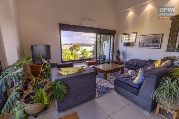 Occasion rare: T4 meublé en duplex de 300m2 de surface habitable en vente sur Ivandry.