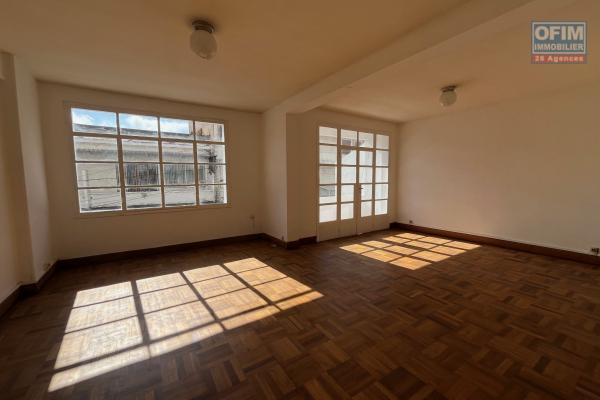 Un appartement T3 environ 90m2 sécurisé à Tsaralalana