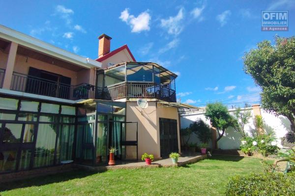 A louer, une grande villa F6, à 5 minutes à pied du lycée français à Ambatobe- Antananarivo