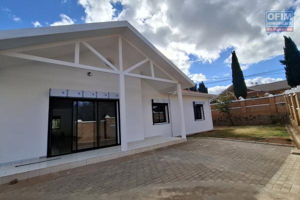 OFIM Immobilier offre en location une villa F4 sur Ambatobe à quelques pas du Lycée Français