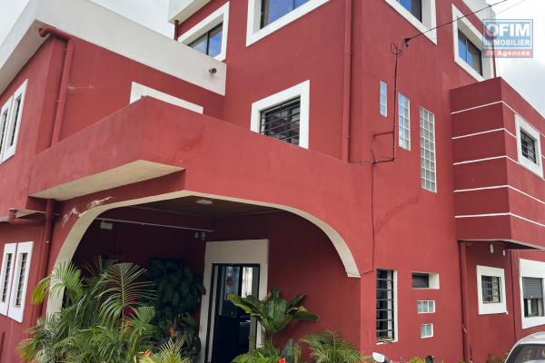 Une villa F5 sur 3 niveaux à Ambohitrarahaba