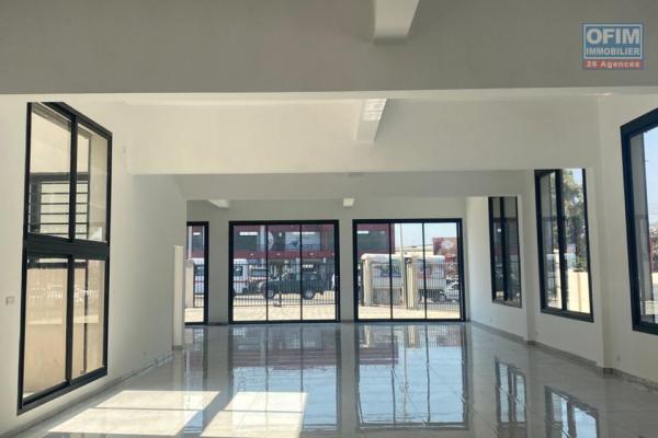 A LOUER - LOCAL NEUF DE STANDING - 230m2 - ANDRANOMENA/AMBOHIBAO