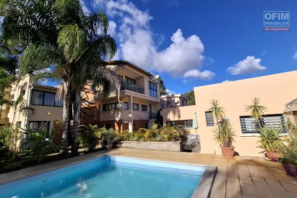 OFIM Immobilier loue un appartement T2 meublé équipé sur Ivato avec piscine dans une résidence sécurisée 24/24