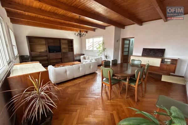 Un appartement T3 meublé à Amparibe