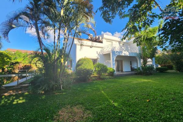 &Agrave; LOUER - Villa de standing F6 avec piscine &agrave; Ambohibao. CONTACT Mr Jacky