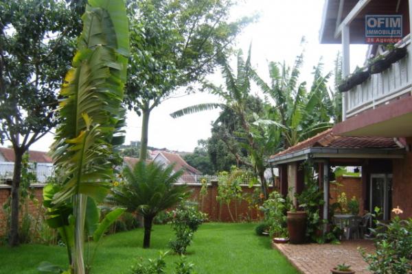 OFIM immobilier loue une villa F4 sur Ankerana nichée sur un terrain de 1000m2 à 5min d'ankorondrano.