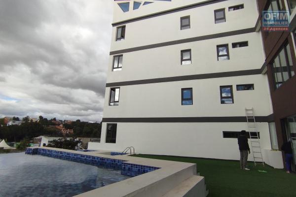 EN EXCLUSIVITE, A vendre appartement T4 de 145 m2, dans une résidence avec piscine à Talatamaty proche Ivato-Antananarivo