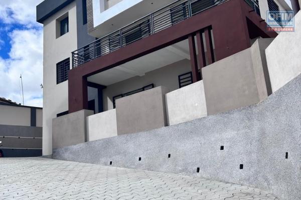 OFIM offre en location deux appartements T3 sur Tanjombato Ankaraobato. A moins de 10min de la route principale.