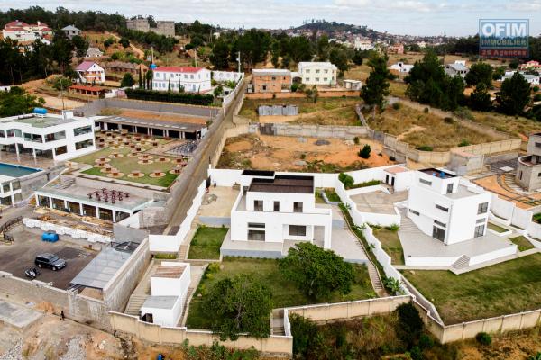 PRIX EN BAISSE!!!Belle villa neuve d'architecture moderne F6 sur 1250 m2 de terrain sur  Ilafy Andranovelona - Antananarivo
