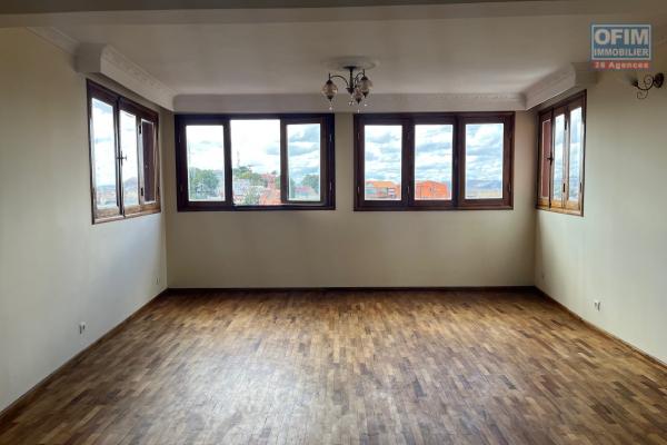 Un appartement T4 à Ambatovinaky