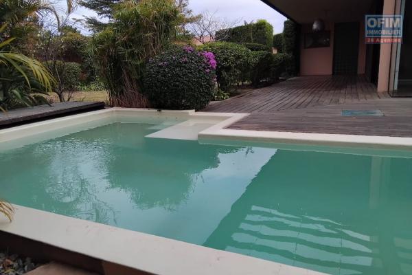 A LOUER Villa de standing de type F4 à moins de 7mn de leader price Ambatobe