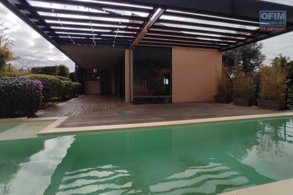 A LOUER Villa de standing de type F4 à moins de 7mn de leader price Ambatobe