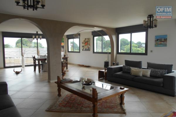 Un grand appartement T4 meublé à Ivandry ( CONTACT LALAINA 0340858376 )