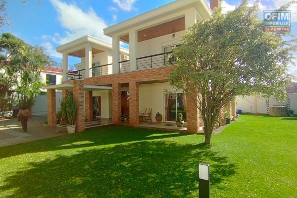 A louer, spacieuse villa meublée de haut standing F5+ dans une résidence sécurisée H24/7 sur Androhibe- Antananarivo (CONTACT FELANA 0341654755)