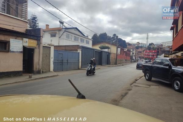 A  vendre Maison traditionnelle &agrave; r&eacute;nover bord de route &agrave; bel'air Ankadivato, contact Mr Jacky 034 02 443 04