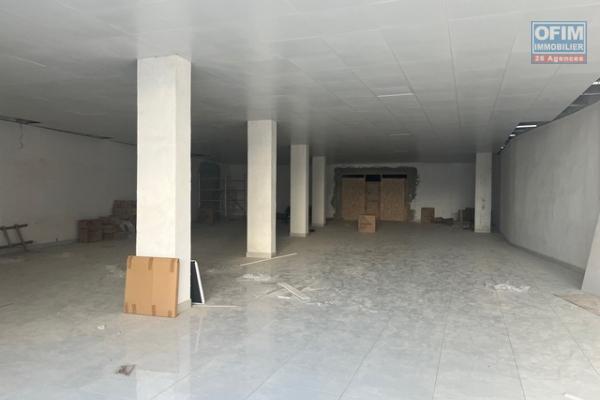 Un local commercial de 304m2 à Andraharo ( CONTACT LALAINA )