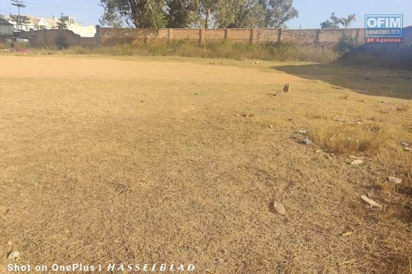 A vendre Terrain 3535 M2 (morcelable) pr&ecirc;t &agrave; construire &agrave; ilaivola ivato contact rapide Mr Jacky