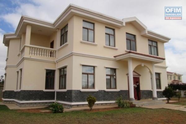 A louer exceptionnelle  villa F6, meublée,  équipée , à 10 min de l'aéroport d'Ivato-Antananarivo
