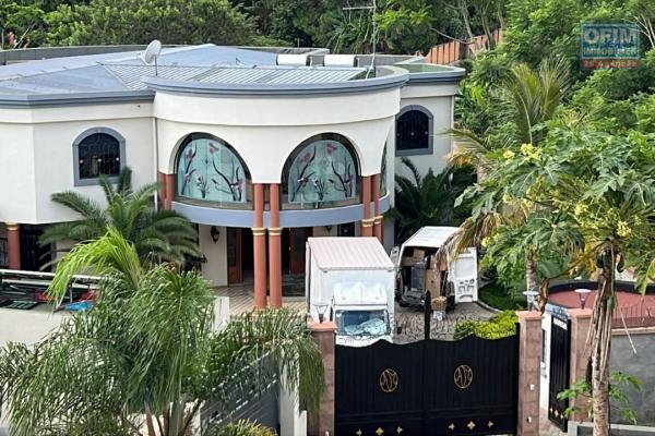 A LOUER Spacieuse villa F8 près de la résidence des charmilles et à proximité direct de l'école Française  D a Ivandry CONTACT FRANCIA 034 02 218 69