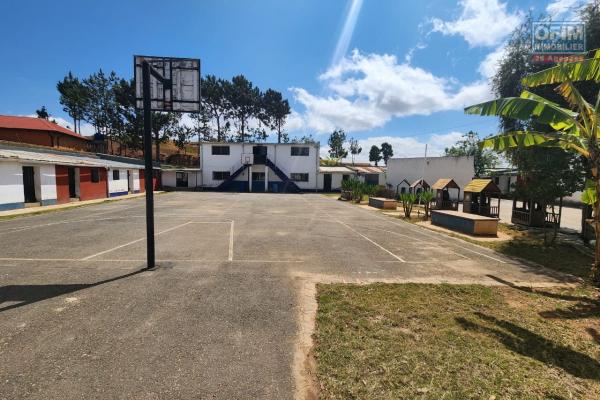Bâtiment à louer - Ancienne école anglophone sur Ilafy à seulement quelques minutes du lycée français d’Ambatobe. CONTACT Mr Jacky 0340244304