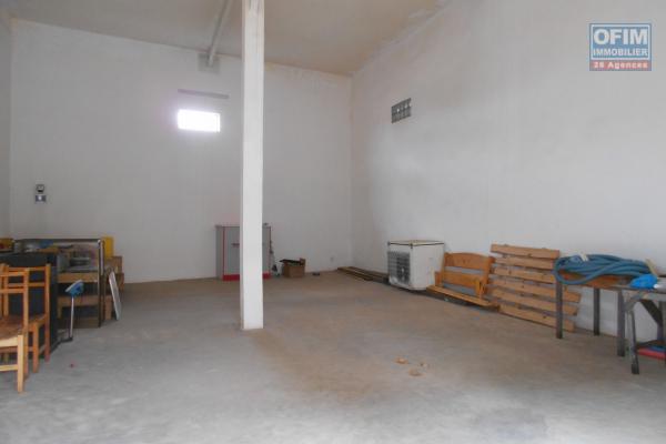 Un entrepôt de 100m2 sur By Pass ( CONTACT LALAINA 034 08 583 76 )