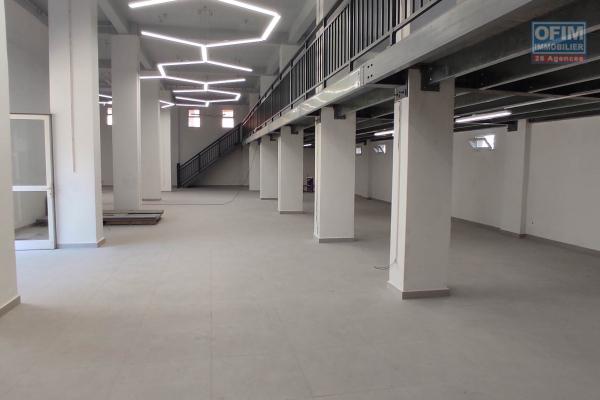 &Agrave; Louer &ndash; Bureau de 400 m&sup2; &agrave; Andraharo, emplacement strat&eacute;gique  dans un site s&eacute;curis&eacute; &agrave; andraharo ambodivonikely tel