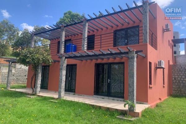Une villa F5 dans une &agrave; &eacute;tage &agrave; Ambatobe ( CONTACT LALAINA )