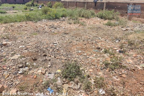 RARE A vendre terrain de 2143 M2 Bord de la boulevard d'europe contact 0340244301