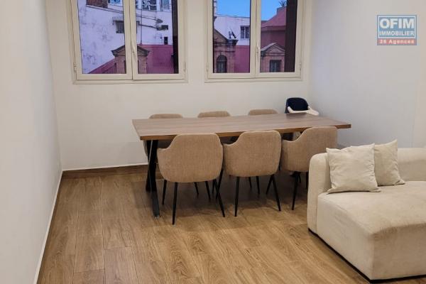 Un appartement T2 meubl&eacute; en duplex &agrave; Isoaraka ( CONTACT LALAINA 034 08 583 76 )