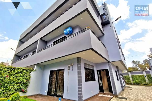 A LOUER un triplex T4 neuf dans un grand Domaine à Ankadikely ilafy, contact Francia : 034 02 218 69