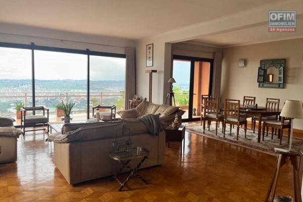 Vente d'un appartement T3 d'une superficie de 140m2 sur la haute ville &agrave; Ambohimitsimbina ( CONTACT LALAINA)