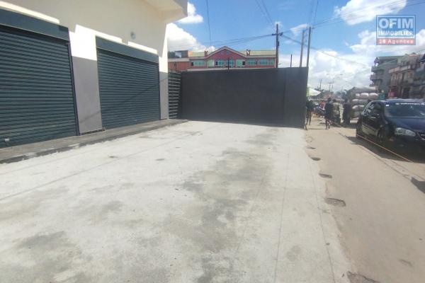 A louer, local professionnel en bord de route principale sur le boulevard de l'Europe 67 Ha- Antananarivo